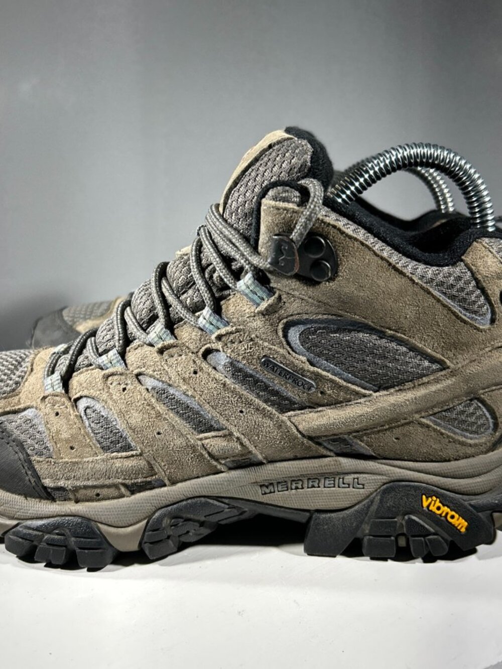 Merrell MOAB 2 Womens Hiking Boots Size 6 Gray Mid Ankle Shoes Waterproof Trail